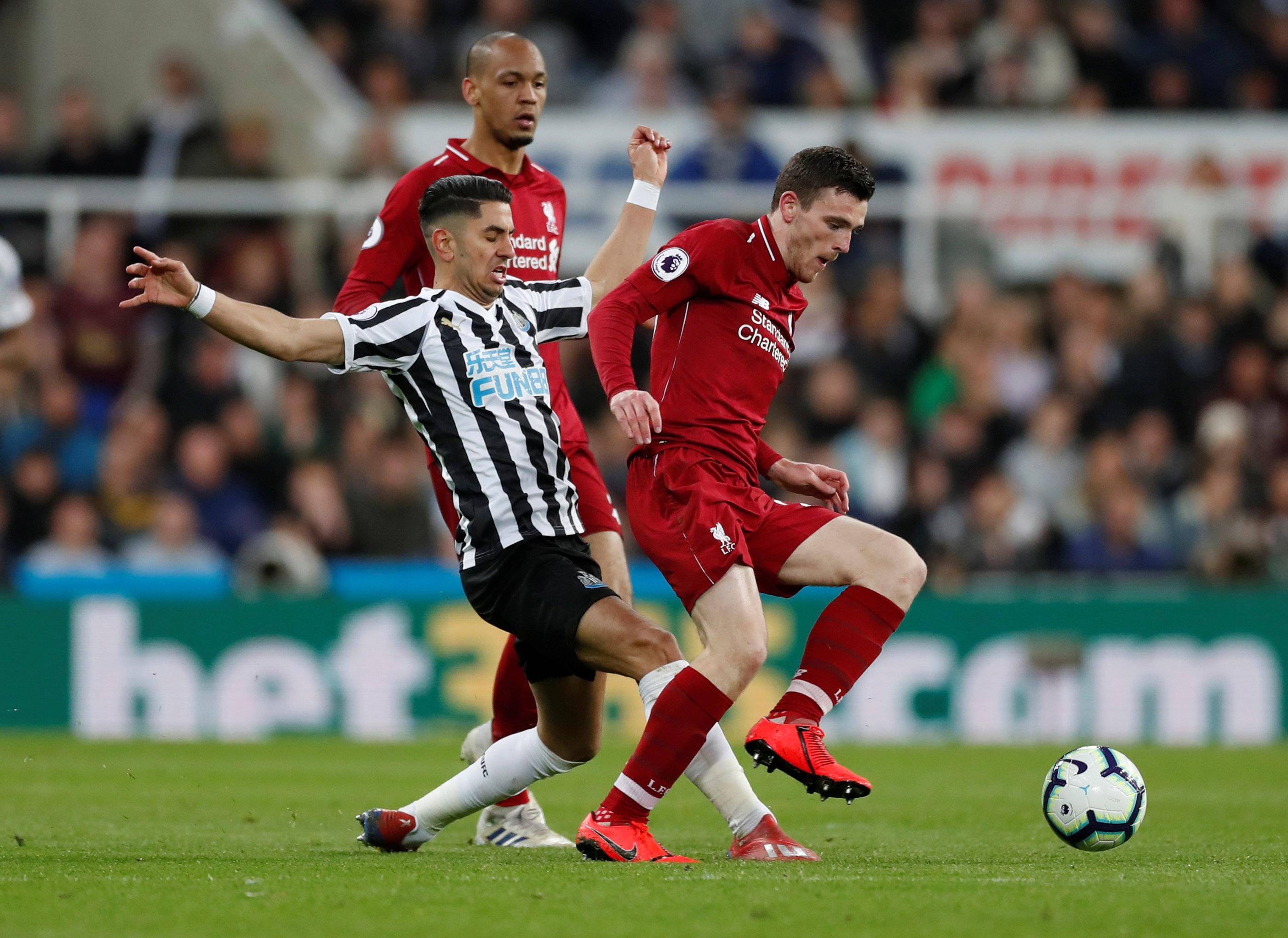 曼联主场大胜桑德兰,豪取积分 曼联主场大胜桑德兰,豪取积分