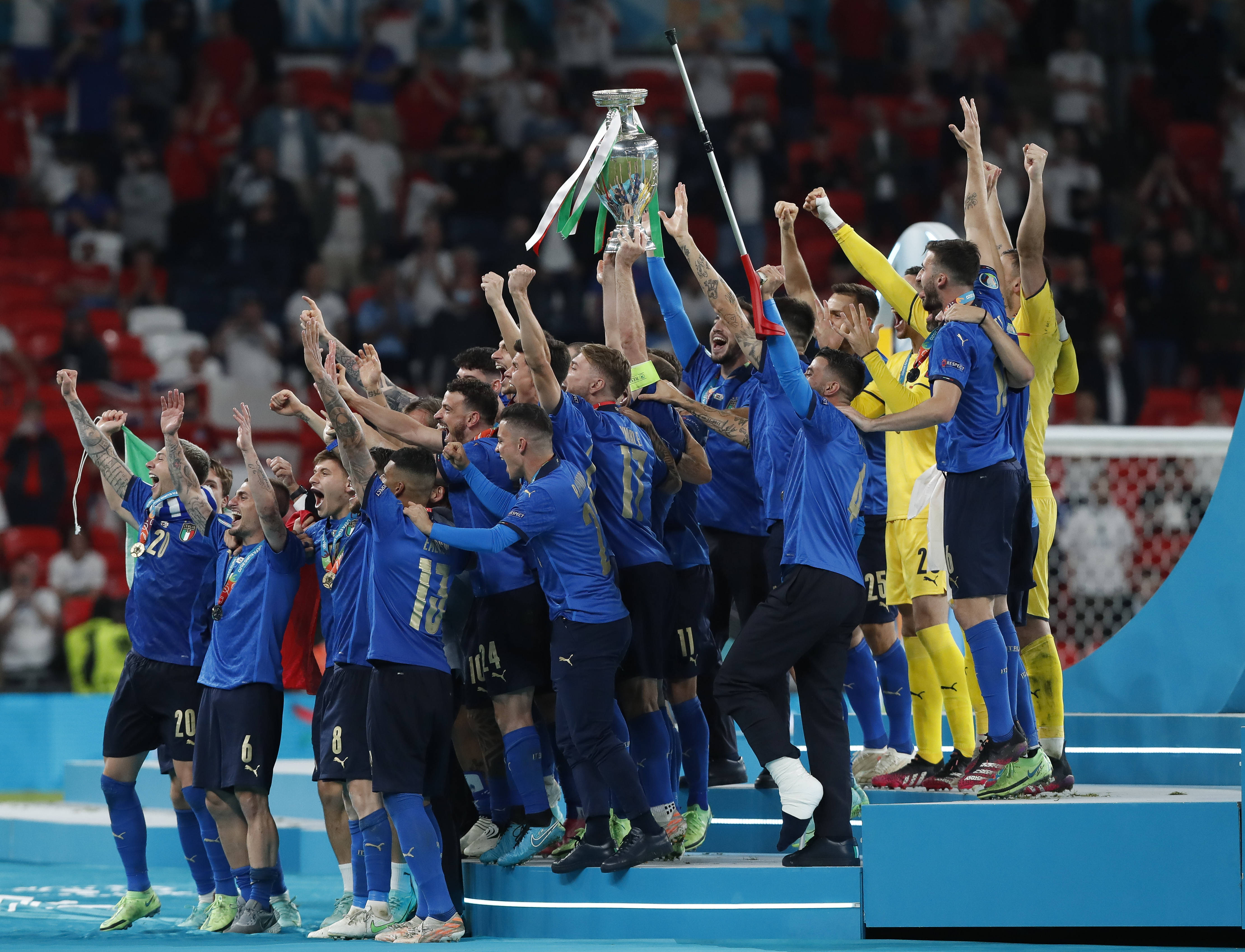 克罗地亚队大胜对手,成功挺进欧洲杯半决赛 克罗地亚队大胜对手,成功挺进欧洲杯半决赛