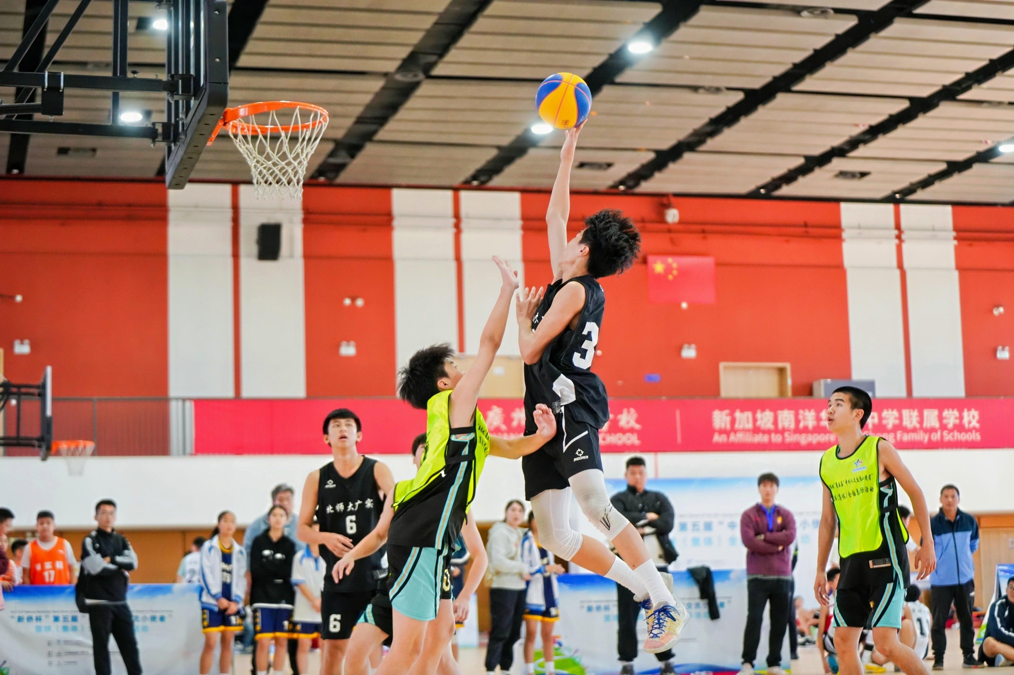 爱体育官网-国内篮球明星开展公益活动,传递正能量