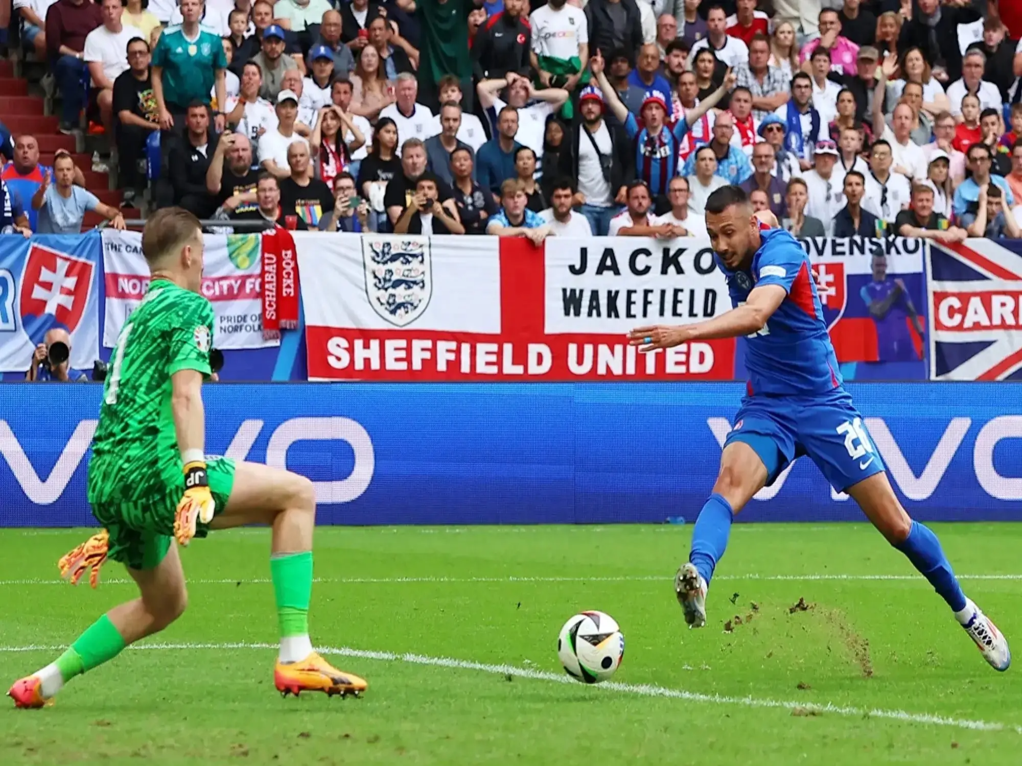 西班牙击败斯洛伐克,小组领先优势进一步扩大 西班牙击败斯洛伐克,小组领先优势进一步扩大