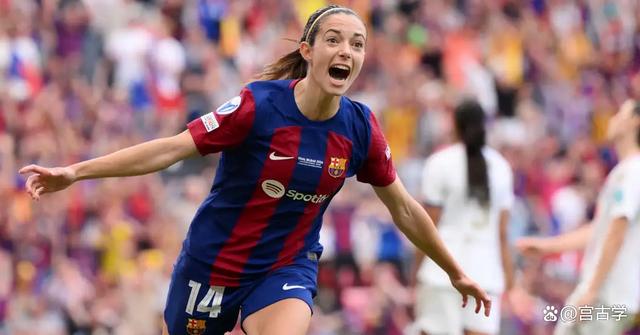 欧洲女子足球运动员奋力拼搏 欧洲女子足球运动员奋力拼搏