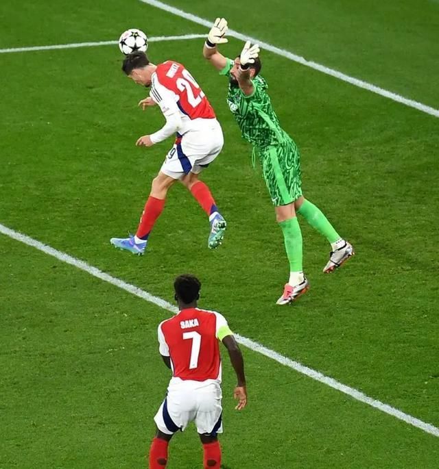 曼城大胜多特蒙德,轻松晋级四强 曼城大胜多特蒙德,轻松晋级四强