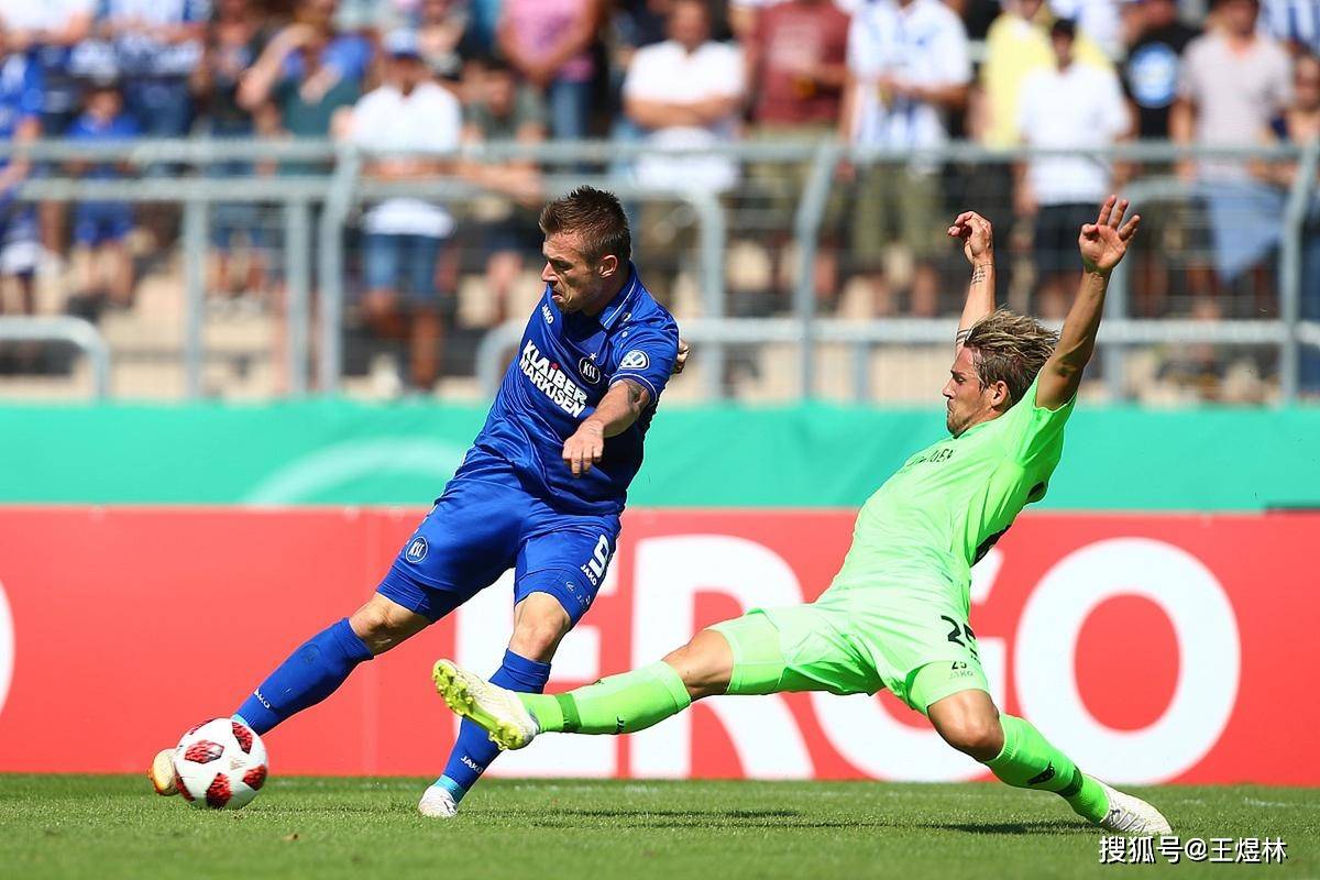 强强对决激战一触即发,足球精彩瞬间 强强对决激战一触即发,足球精彩瞬间