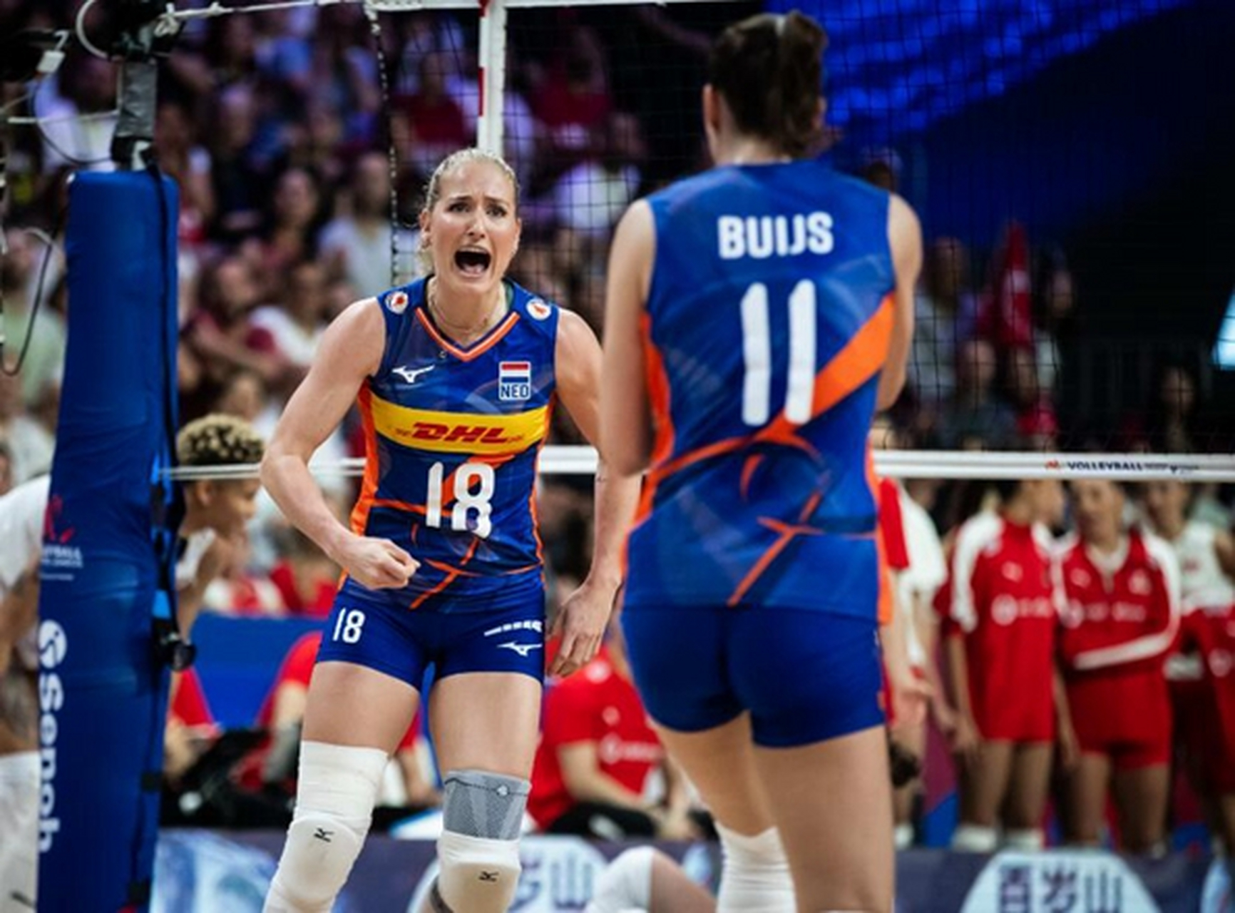 爱体育官方网站-比赛赛事!女队员在场上鏖战深夜