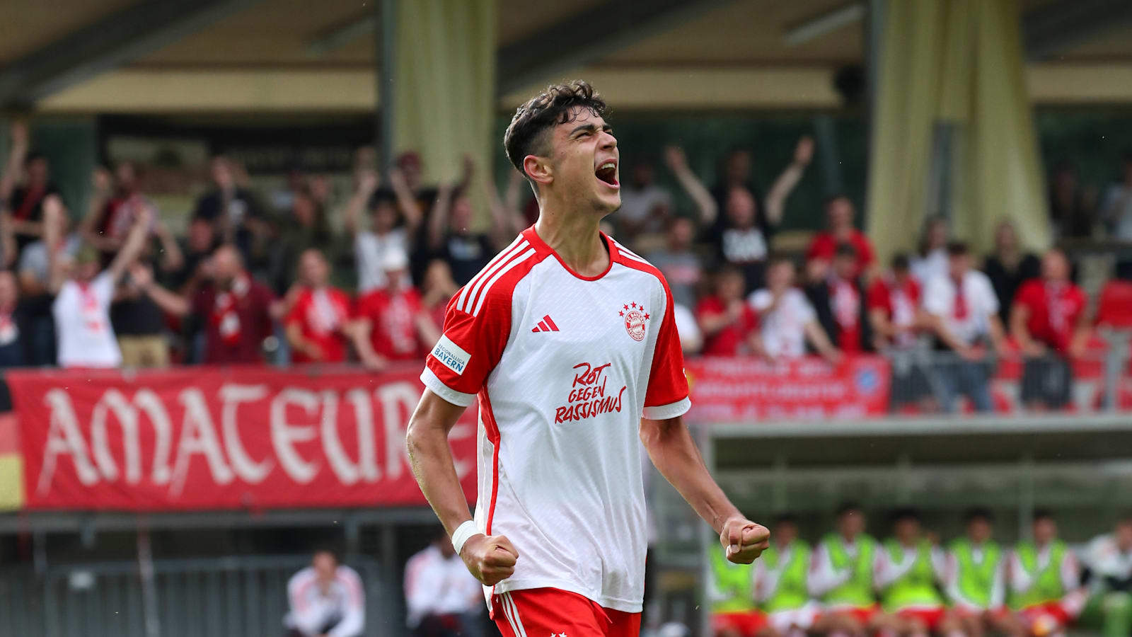 拜仁慕尼黑险胜,赢得晋级资格 拜仁慕尼黑险胜,赢得晋级资格