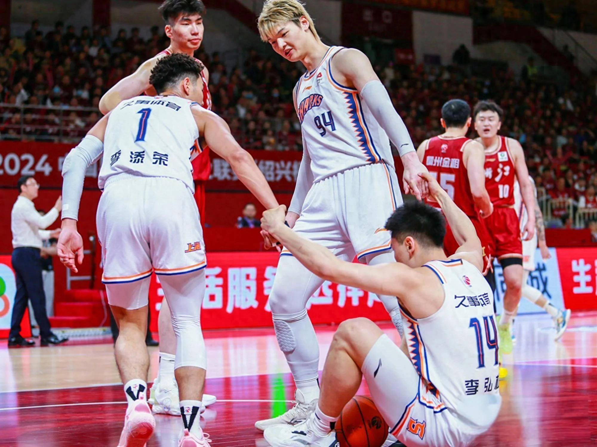 福建队主场遭遇滑铁卢，不敌对手