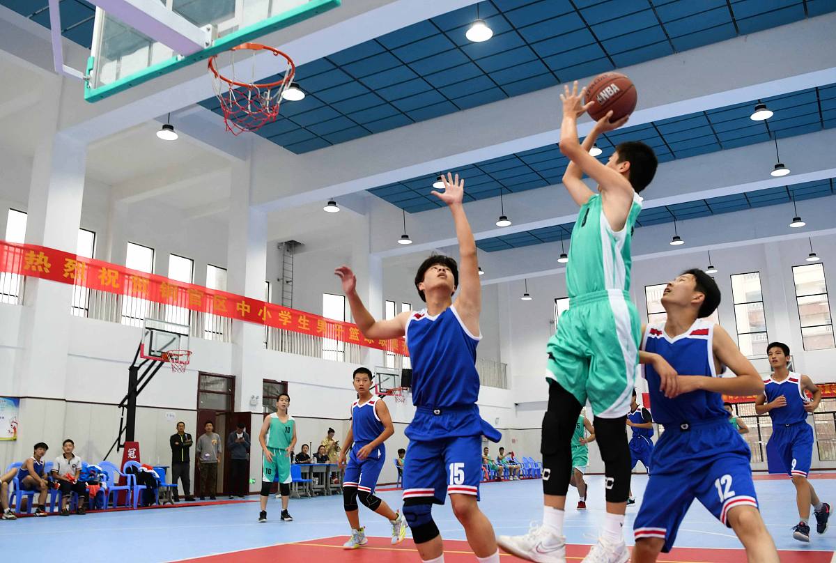 爱体育官方网站-球员在篮球赛场上展现出色实力