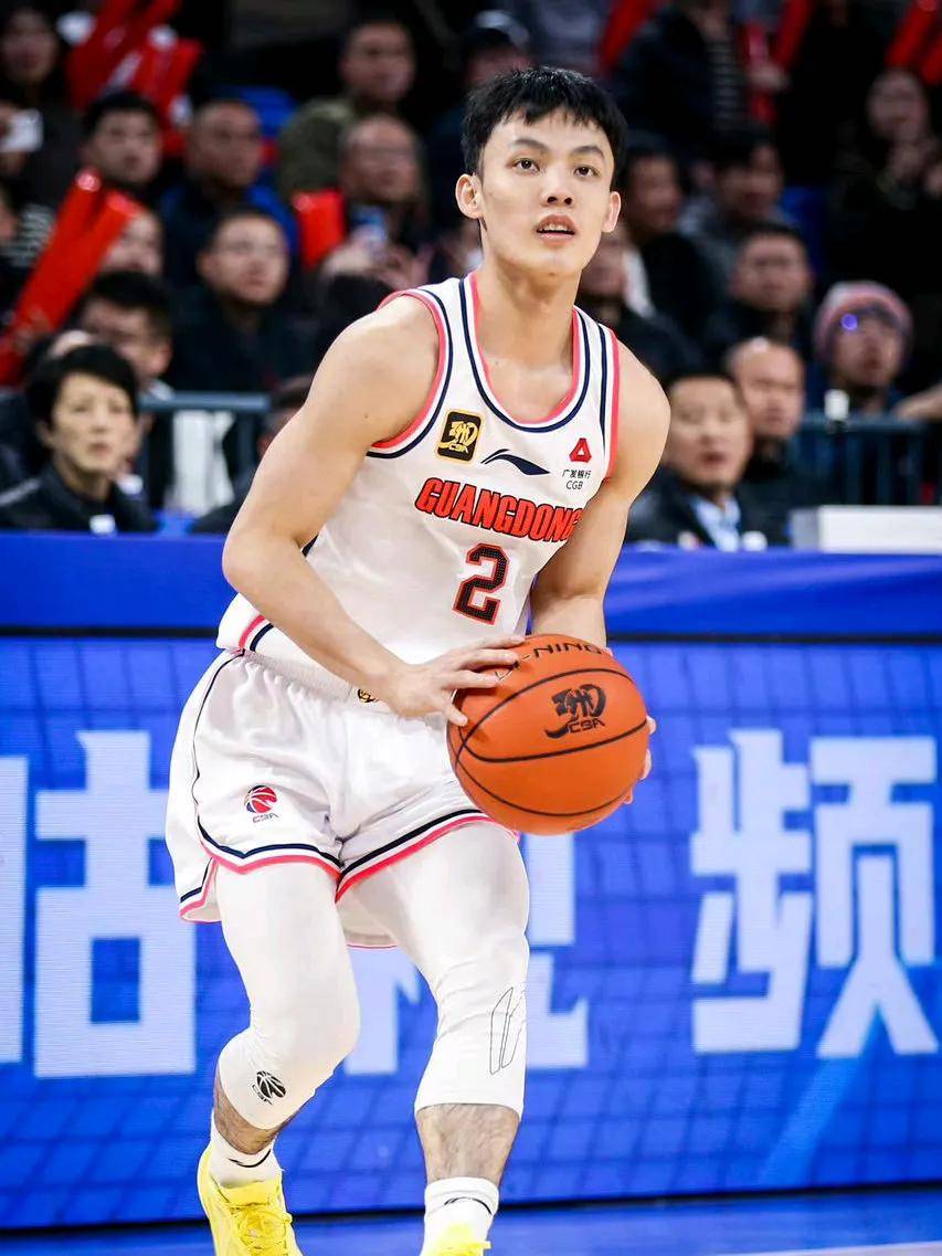 爱体育官方网站-广东主场大获胜利，积分榜再次登顶