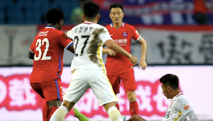 青岛黄海战平江苏苏宁，难求胜利