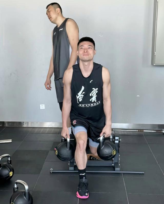 爱体育官方网站-辽宁男篮坚持全队训练，备战迎接关键比赛