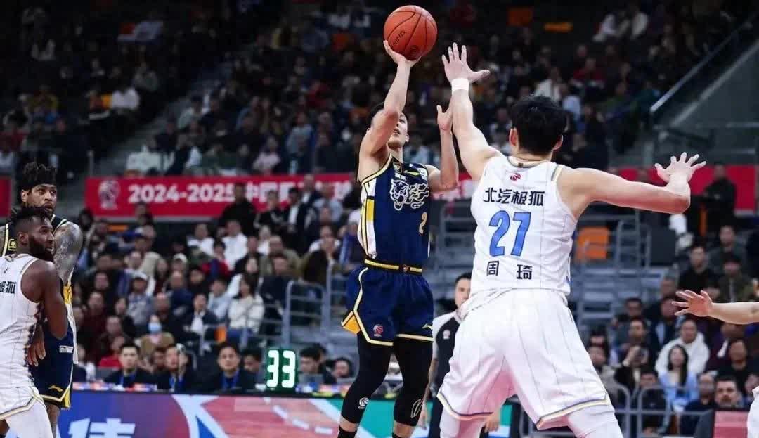 河南男篮借主场之利击败劲敌，提升士气