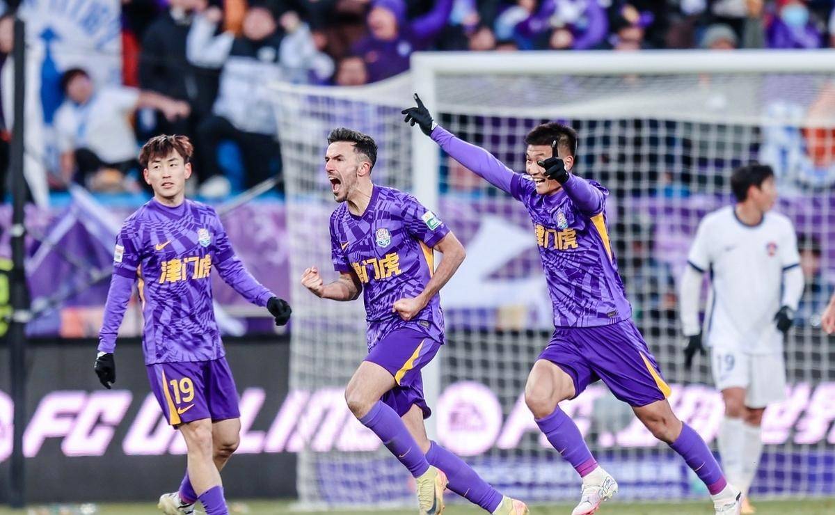 力量对抗！中超一场比赛中两队实力对比悬殊