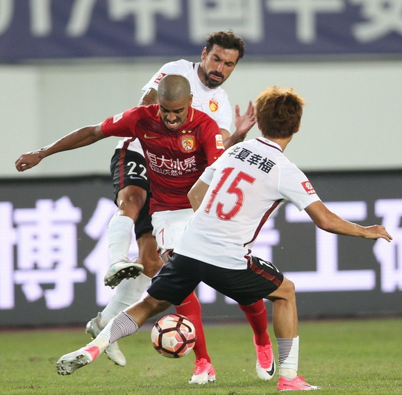 爱体育官网-广州恒大客场大胜，连胜势头不减