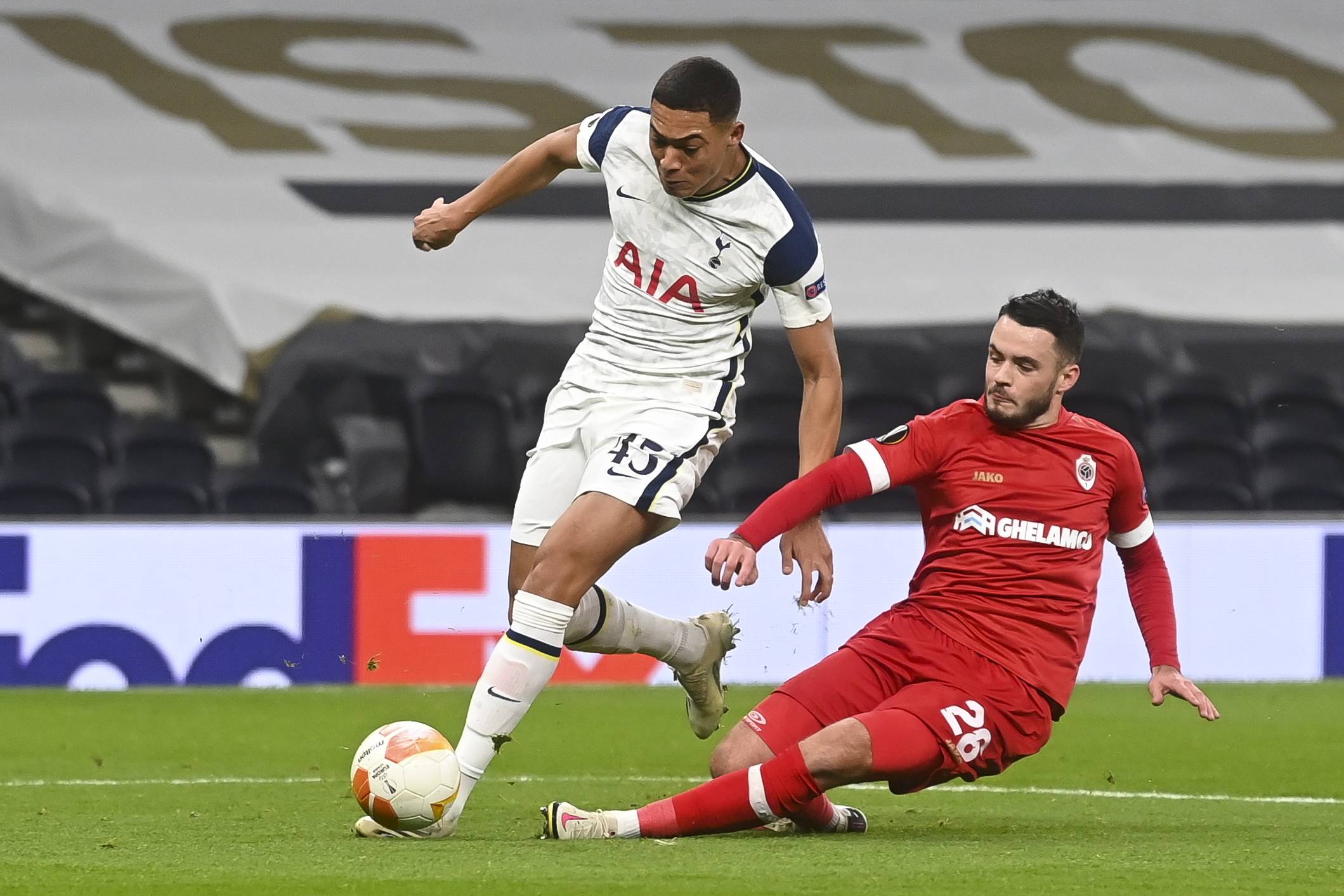 托特纳姆热刺客场2-1击败沃特福德