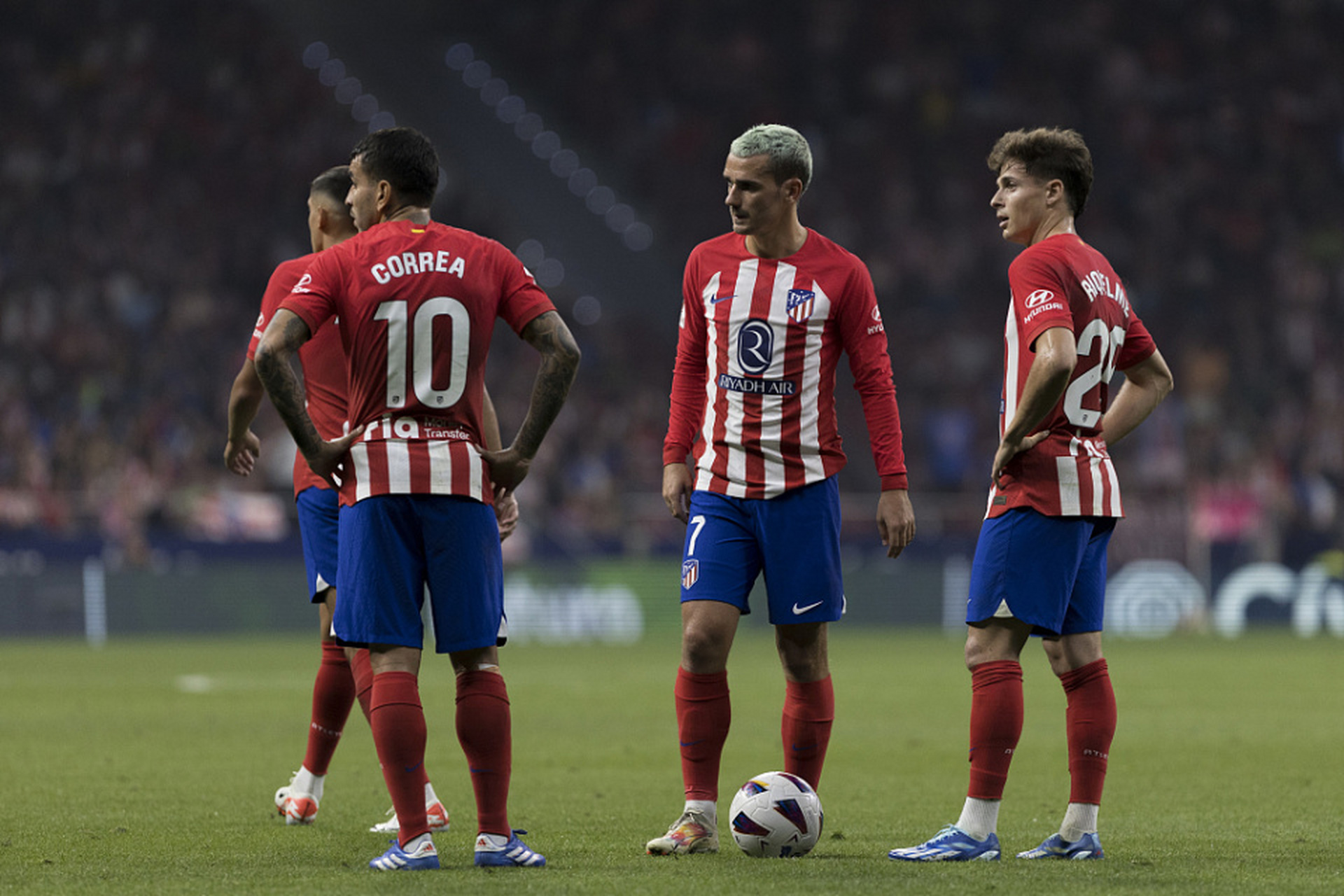 爱体育官方网站-欧国联赛事精致盛宴，球迷热情高涨