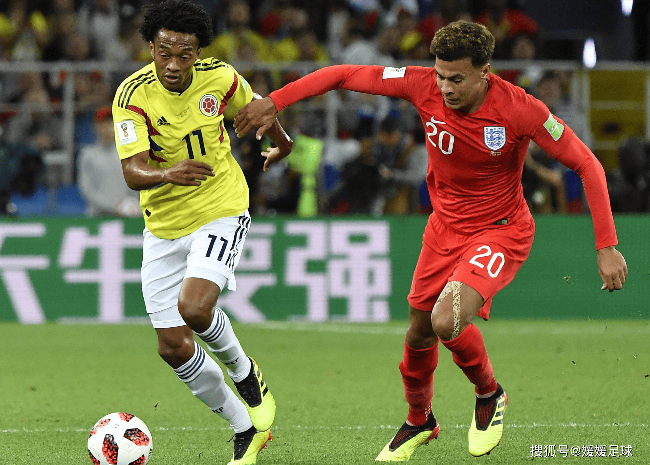 爱体育官方网站-壮丽画面！全球顶尖足球赛事尽显激情