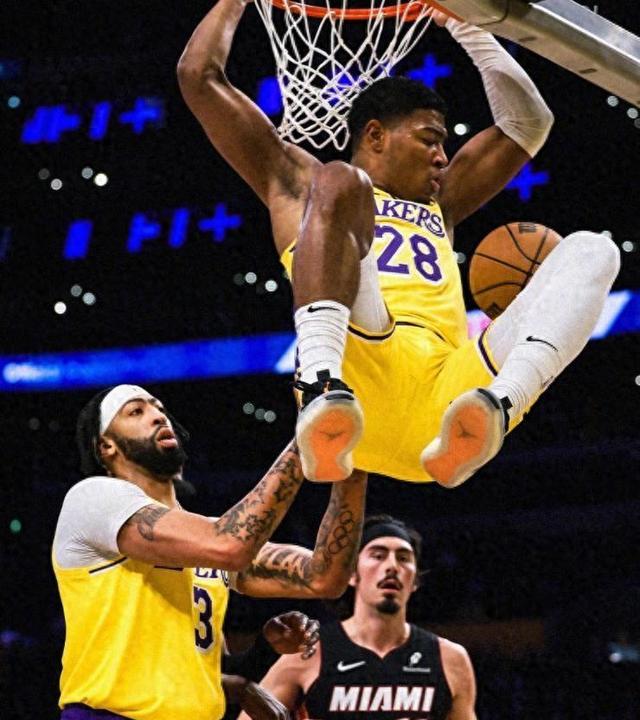 精彩篮球对决引起了全球瞩目