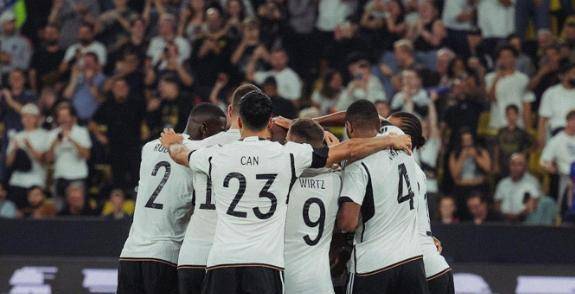 爱体育-欧洲杯预选赛激烈对决，胜负未定引发无限期待