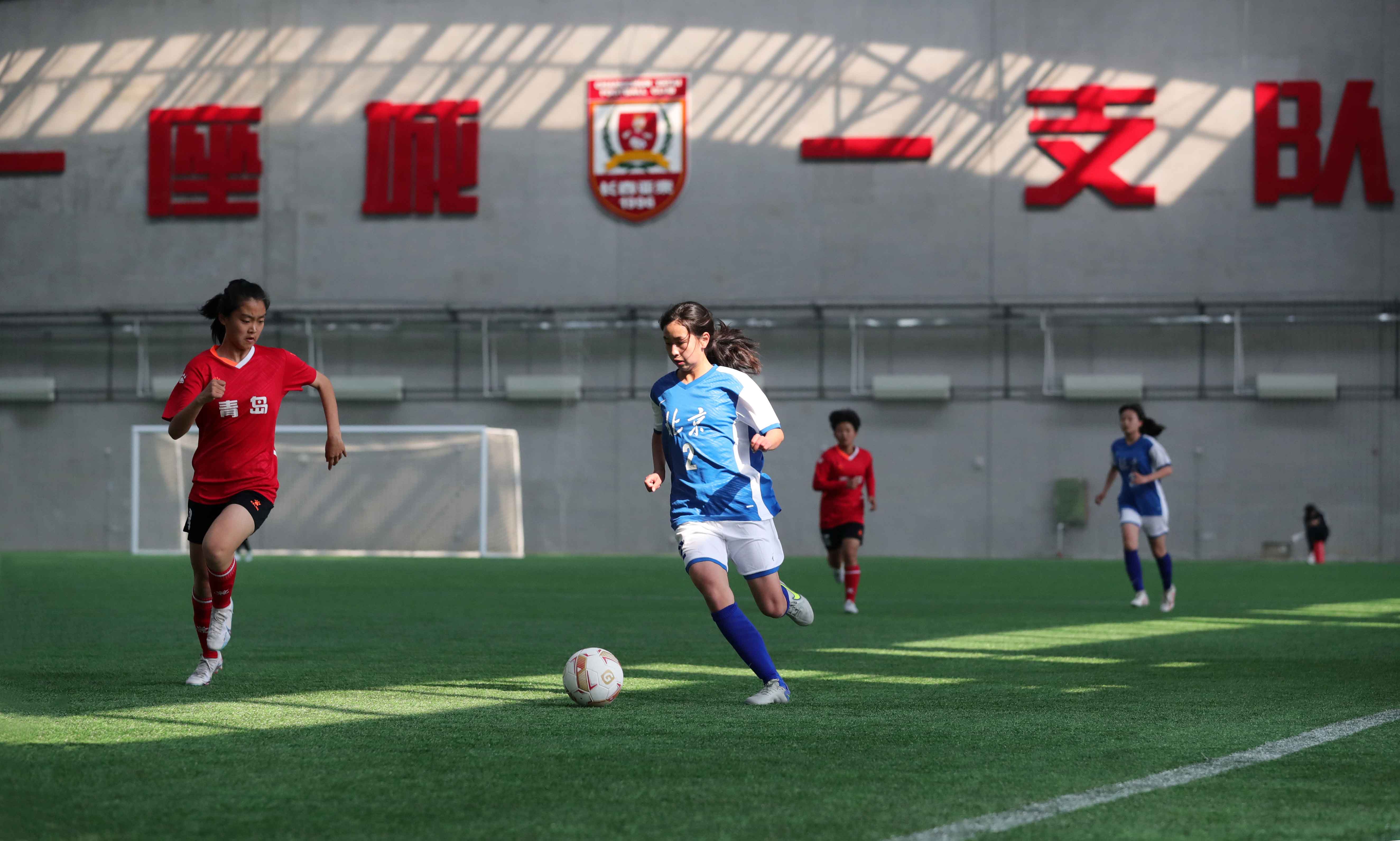 全国足球联赛女队取得连胜势头不可阻挡