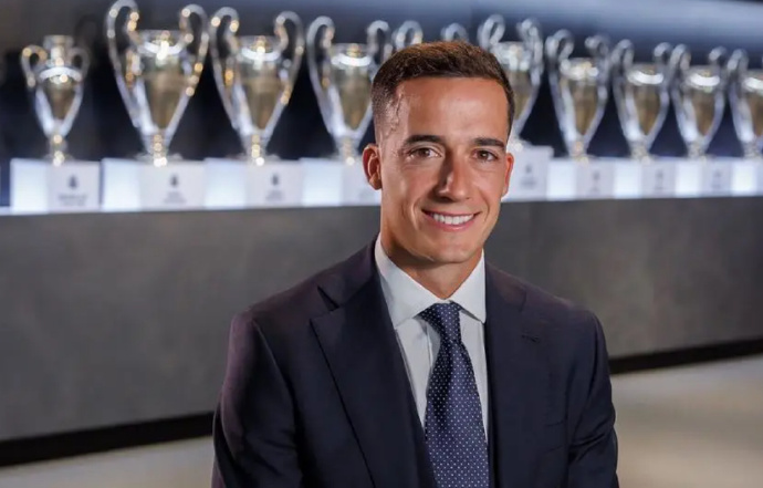 沃尔夫斯堡前锋接受采访坦言希望留在球队,为冠军而战 沃尔夫斯堡前锋接受采访坦言希望留在球队,为冠军而战