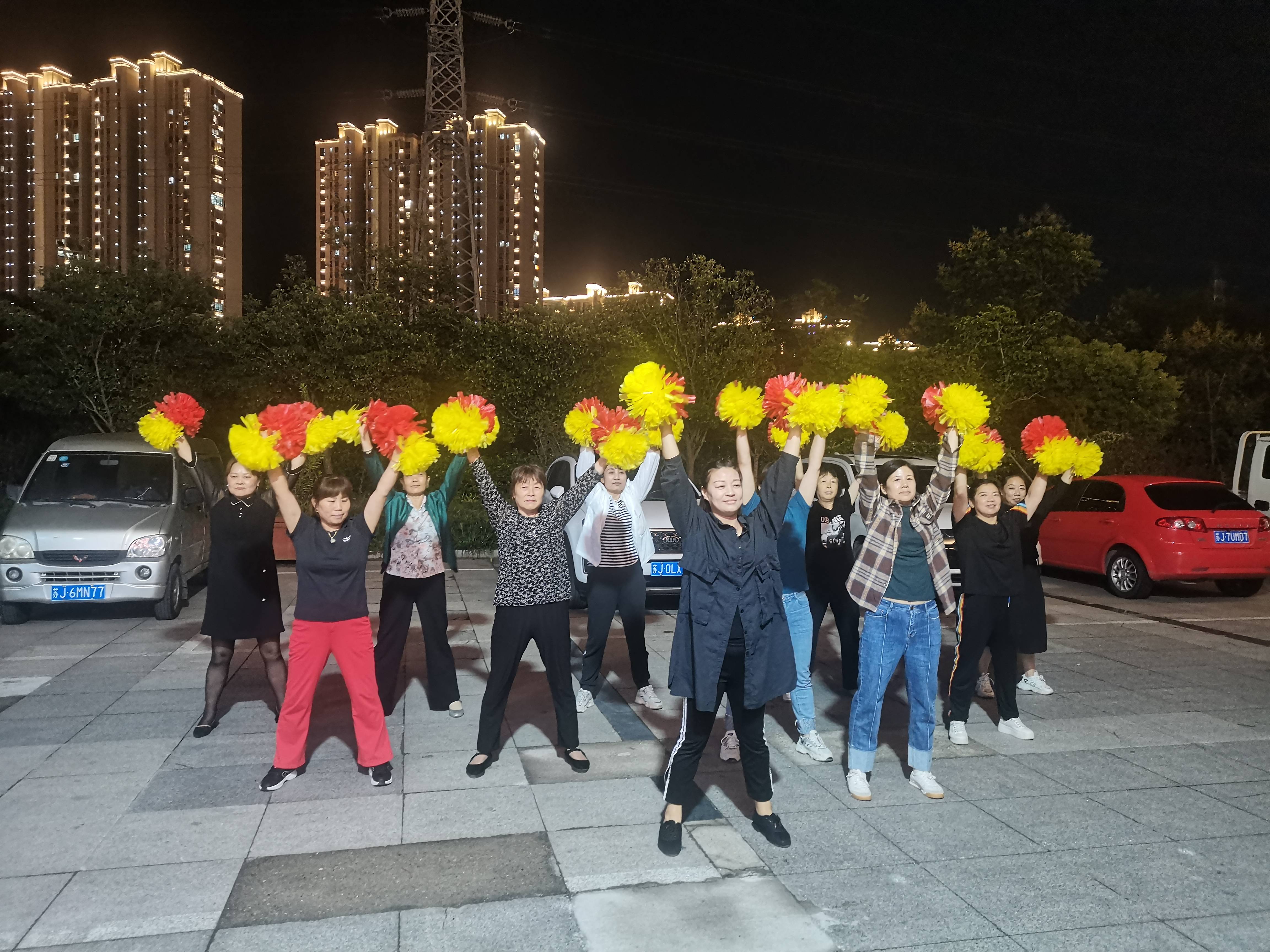 西班牙广场舞队长速回升，意欲冠军