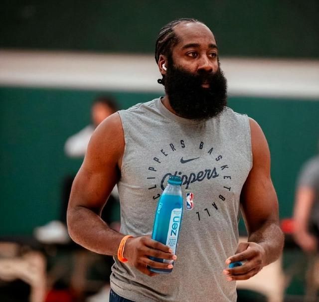 爱体育-明星篮球运动员全心投入社会公益事业