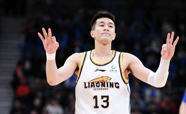 明星篮球运动员全心投入社会公益事业