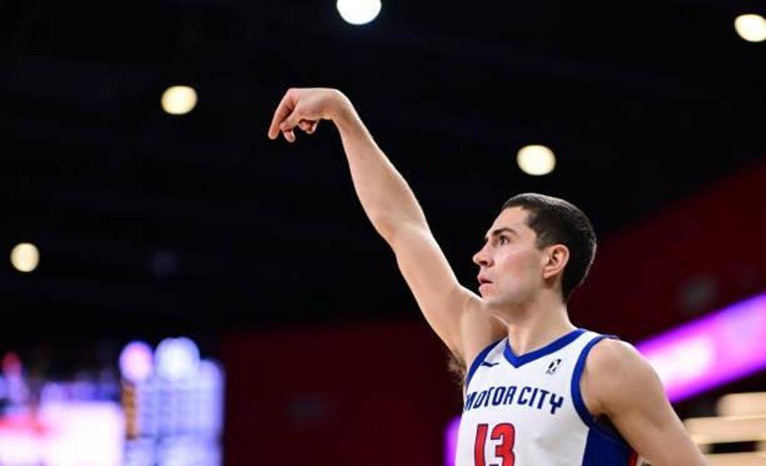 爱体育-绿军球星伤愈复出，厄文助力球队取胜