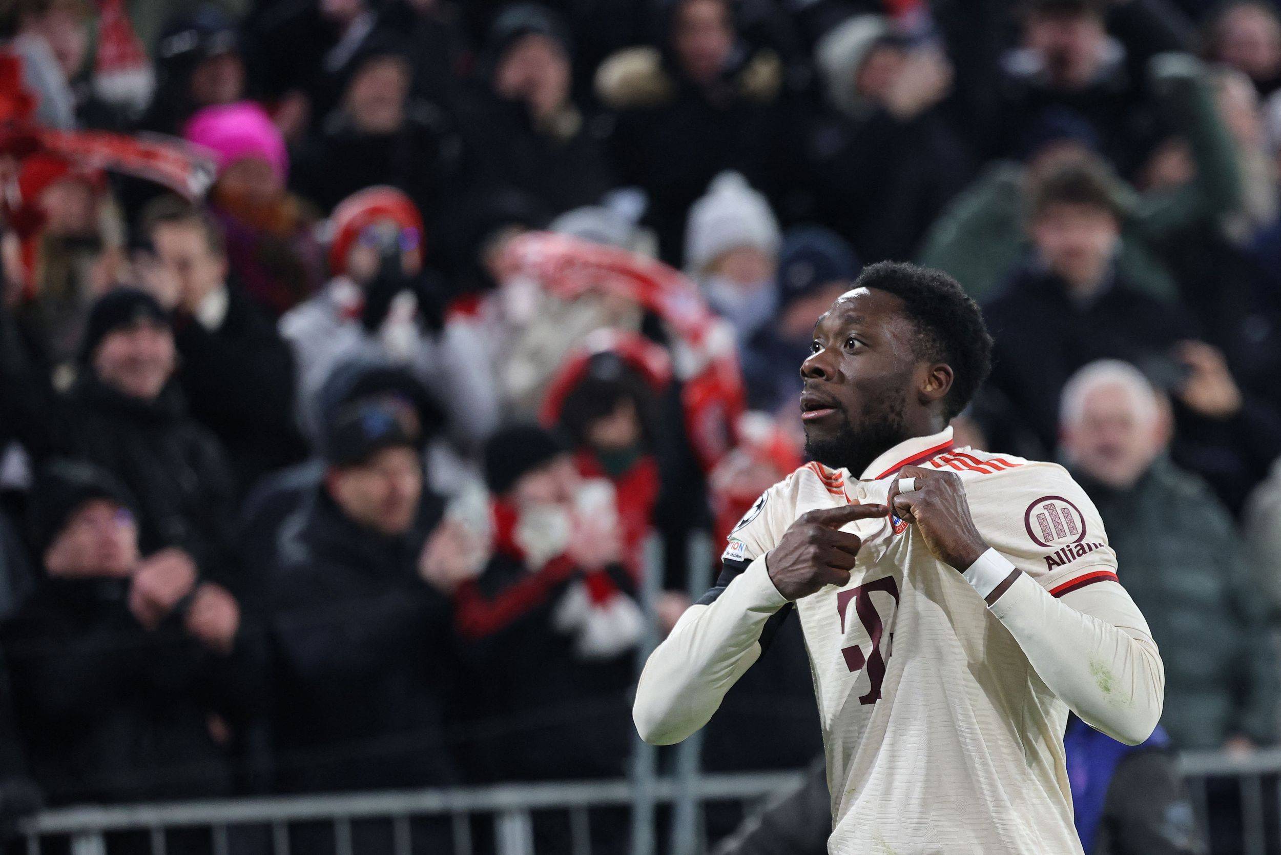 拜仁惊险获胜，提前锁定32强席位