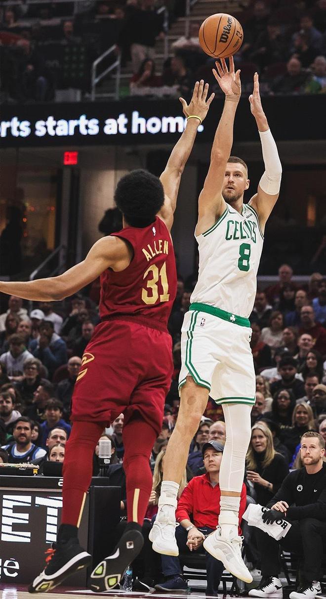 爵士逆转篮网，米切尔32分绝地反击带队夺胜