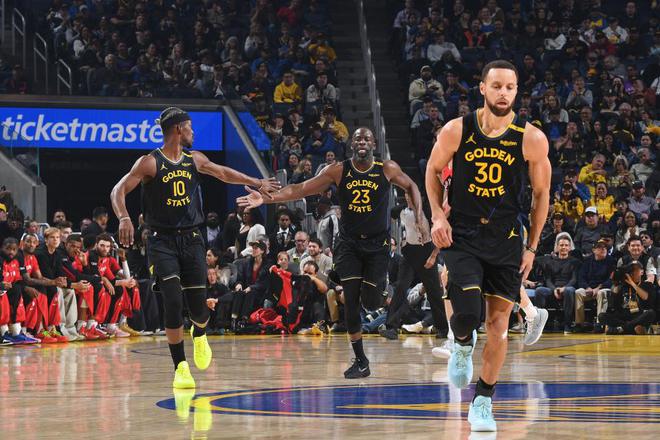 爱体育官方网站-勇士惨败猛龙遭终结五连胜，库里无奈伤退