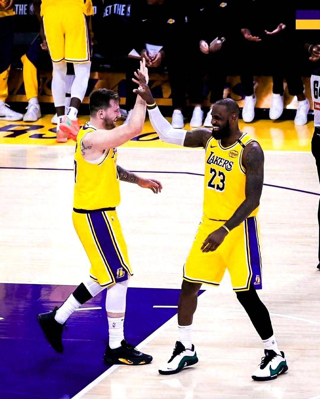 爱体育官方网站-湖人主场大胜火箭，晋级西部半决赛