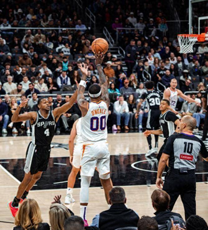 马刺疲软连败，主帅苦思改变错综复杂