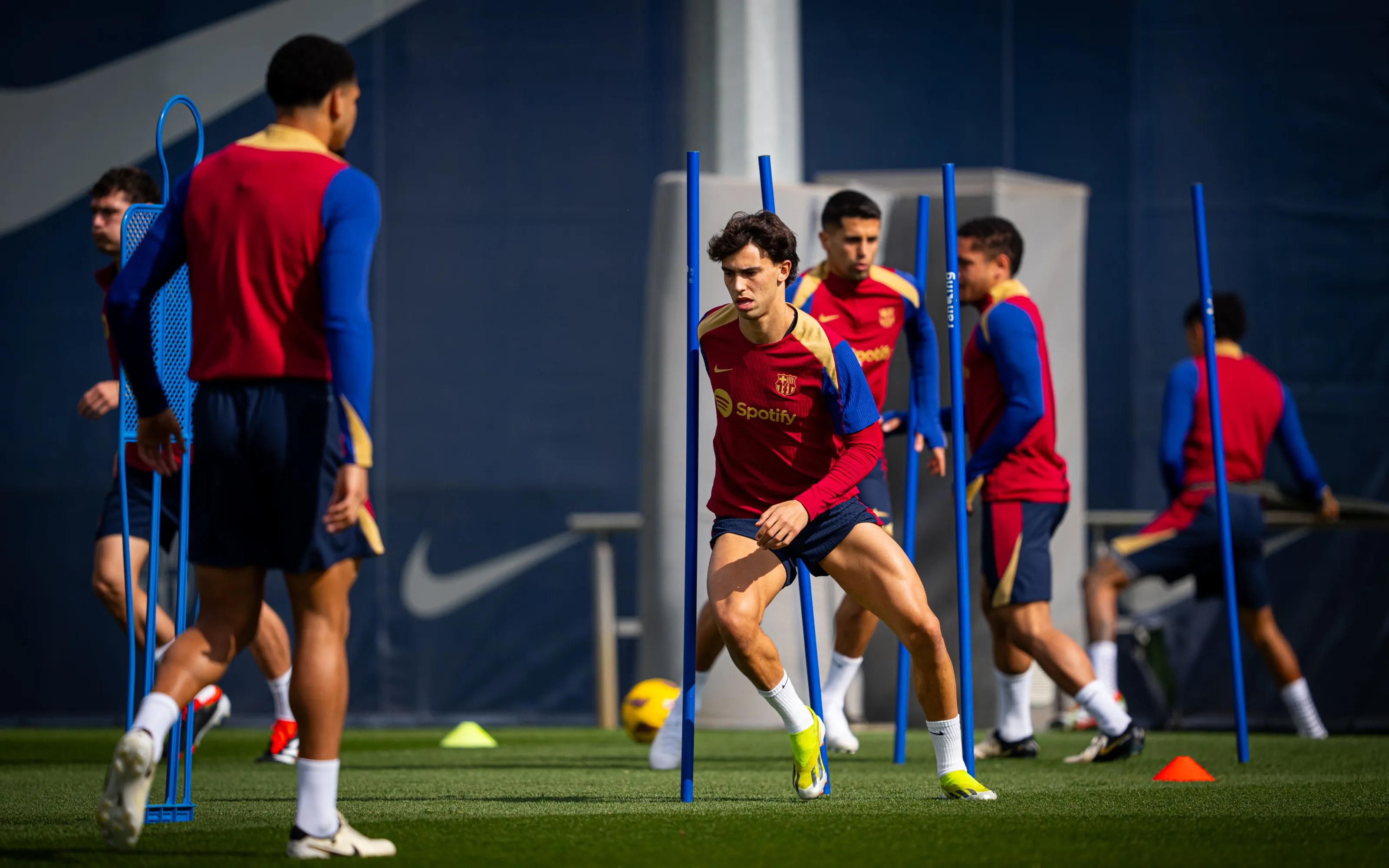 爱体育-精彩足球盛宴,场面火爆惊险