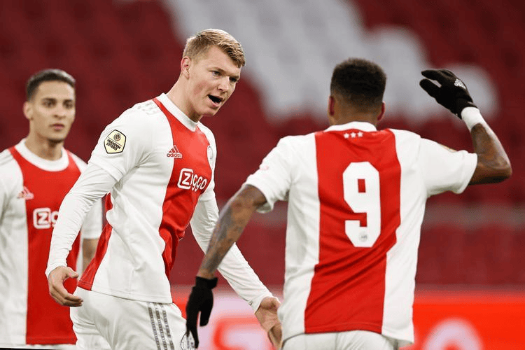 荷兰队在关键时刻实现逆转,豪取三分 荷兰队在关键时刻实现逆转,豪取三分