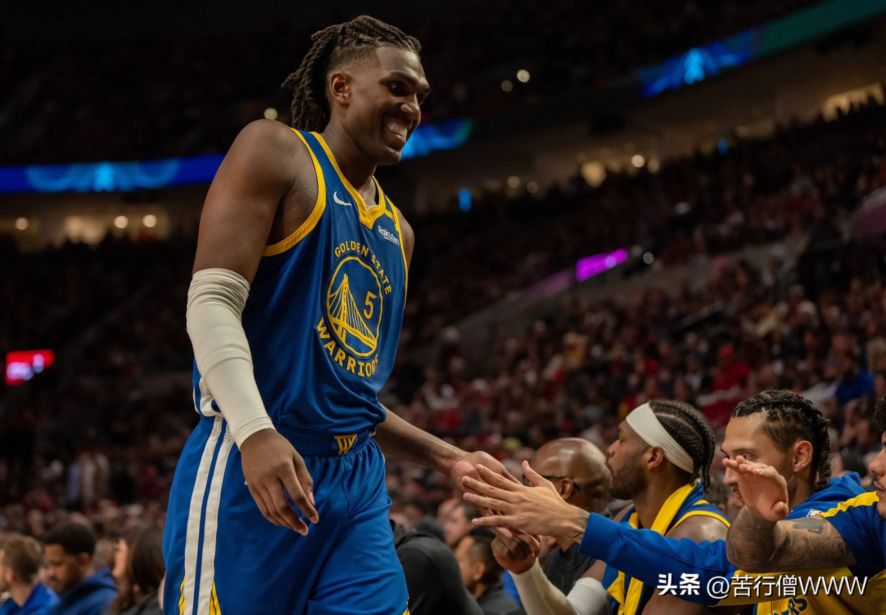 勇士再度战胜奇才，双枪联手狂轰三分