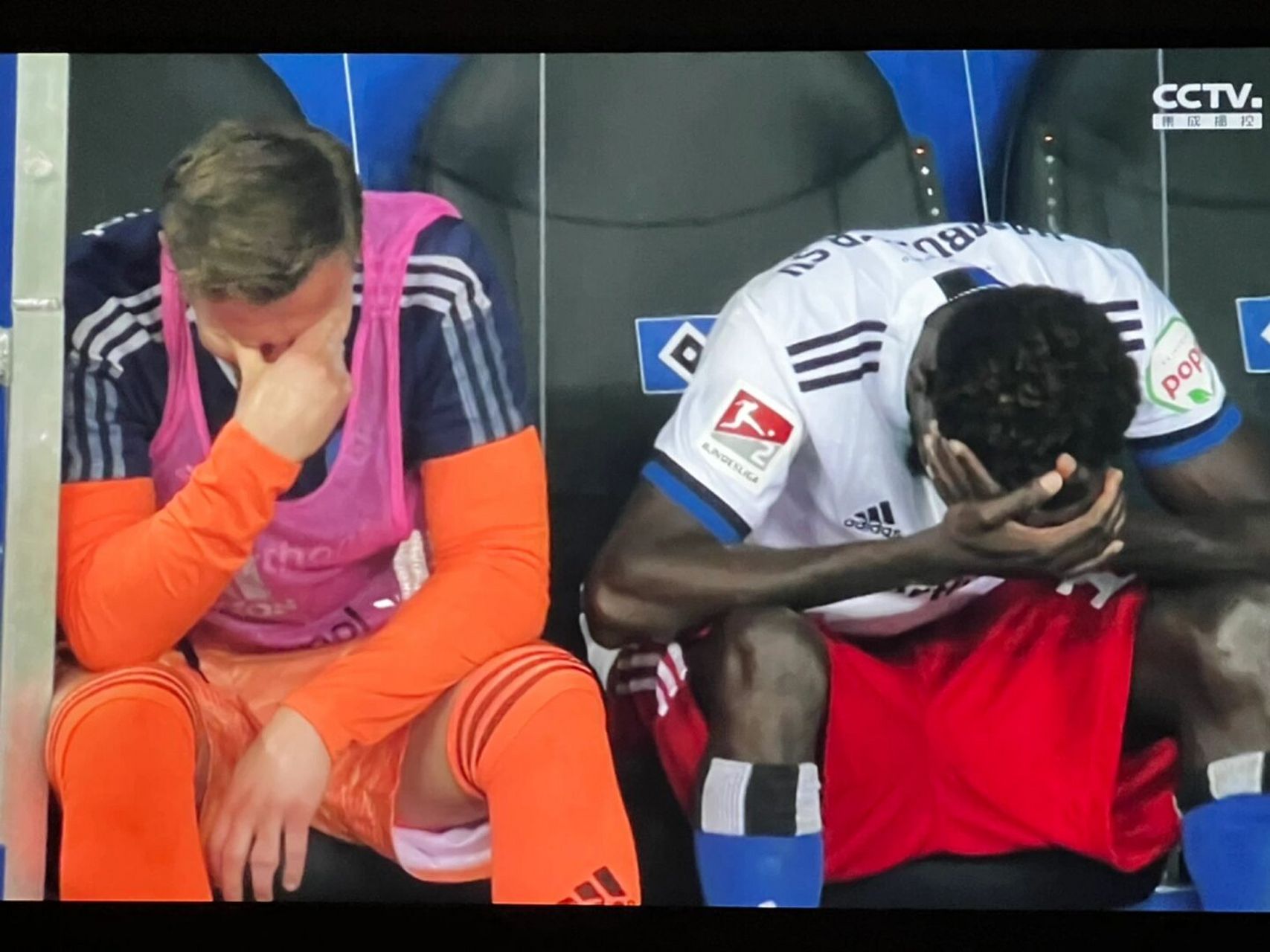 爱体育官方网站-汉堡主场失利，降低保级前景