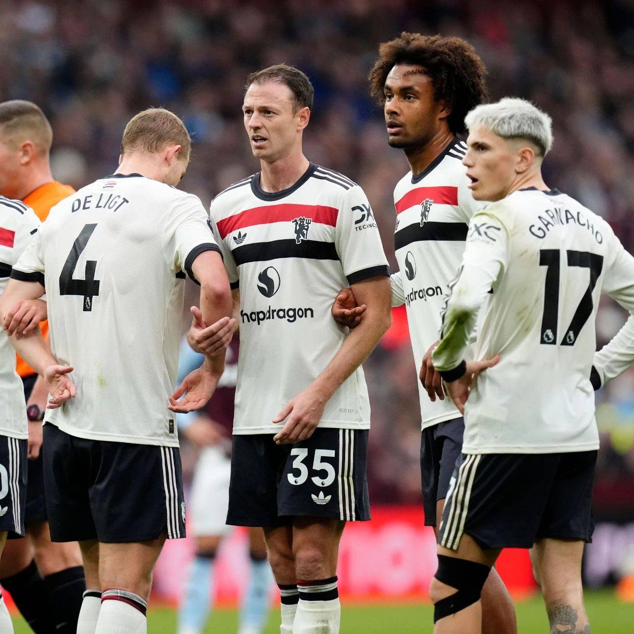 爱体育官网-开拓者主帅宣布离职，球队陷入混乱