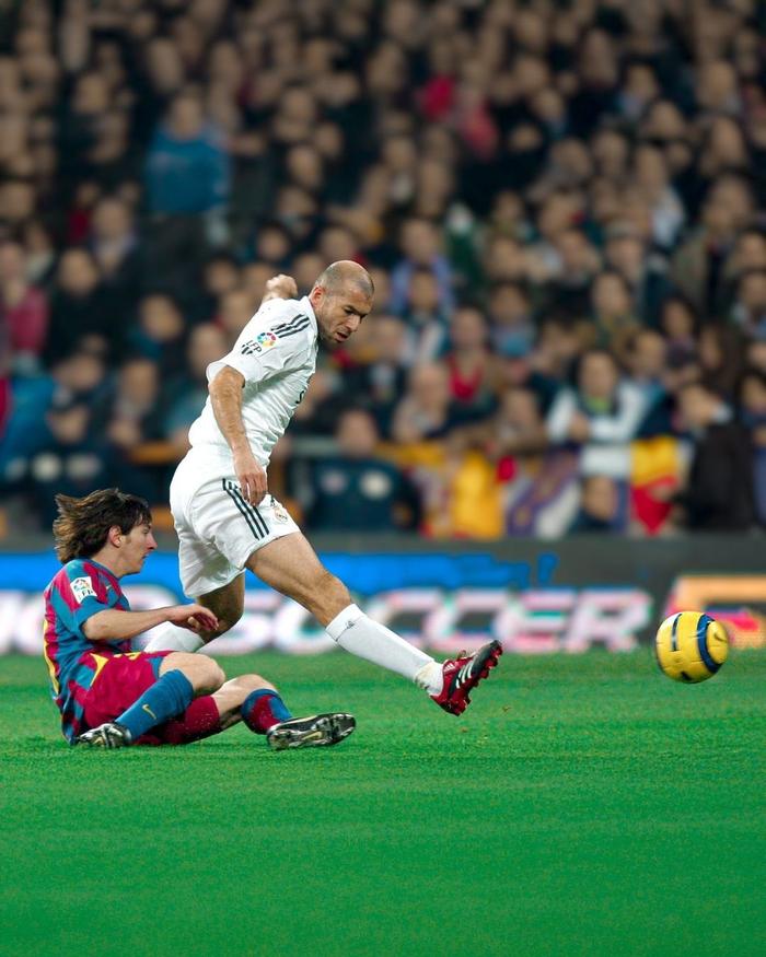 球员们拼死一搏,赢得了球迷的掌声与赞美,精湛球技堪称绝响 球员们拼死一搏,赢得了球迷的掌声与赞美,精湛球技堪称绝响