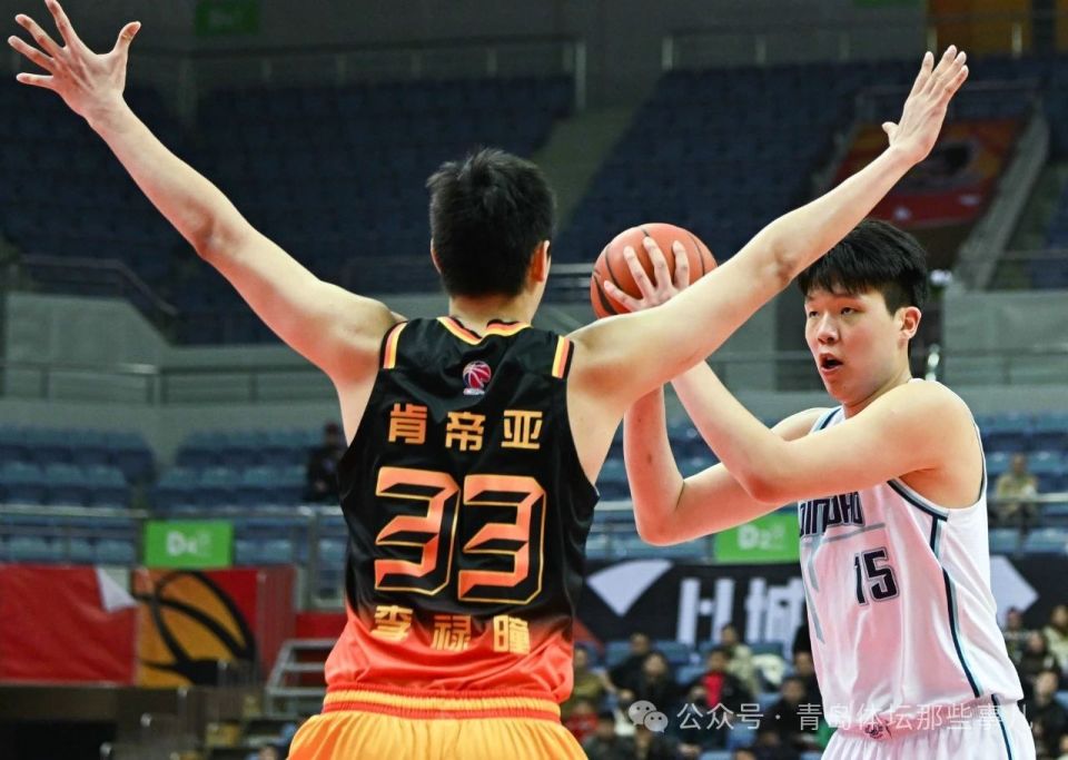 爱体育官方网站-青岛男篮客场取胜，豪取关键的胜利