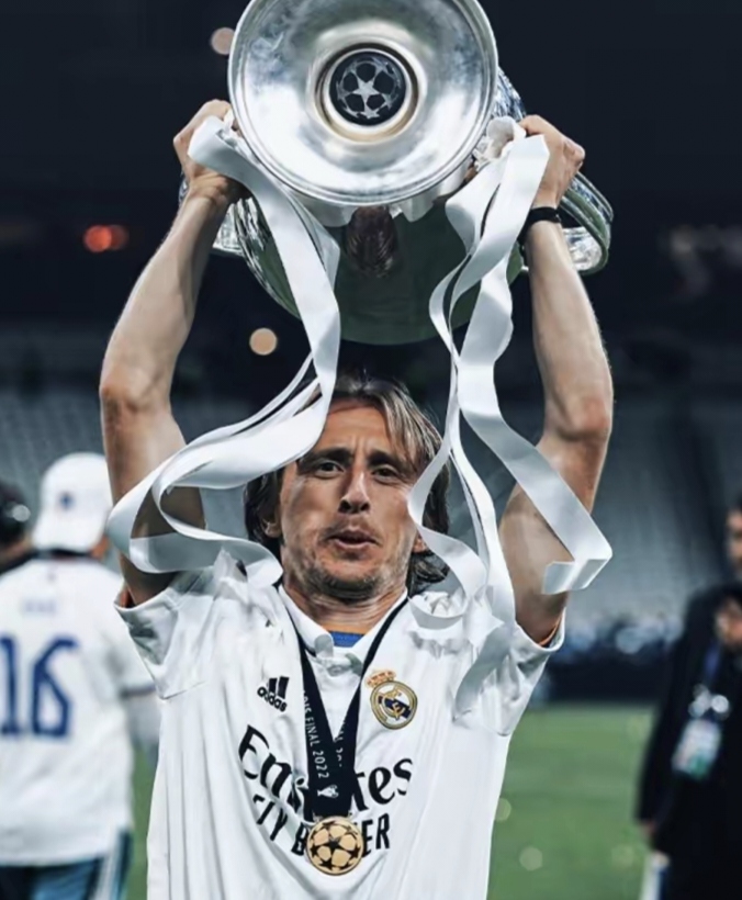 球员突破职业生涯新纪录，获得荣誉奖项