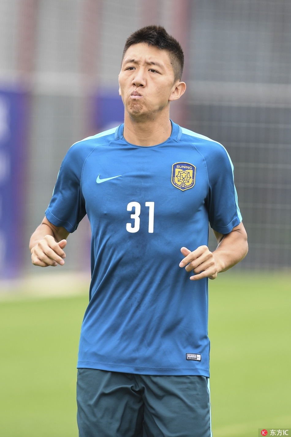 江苏苏宁球员进行战术练习，备战比赛