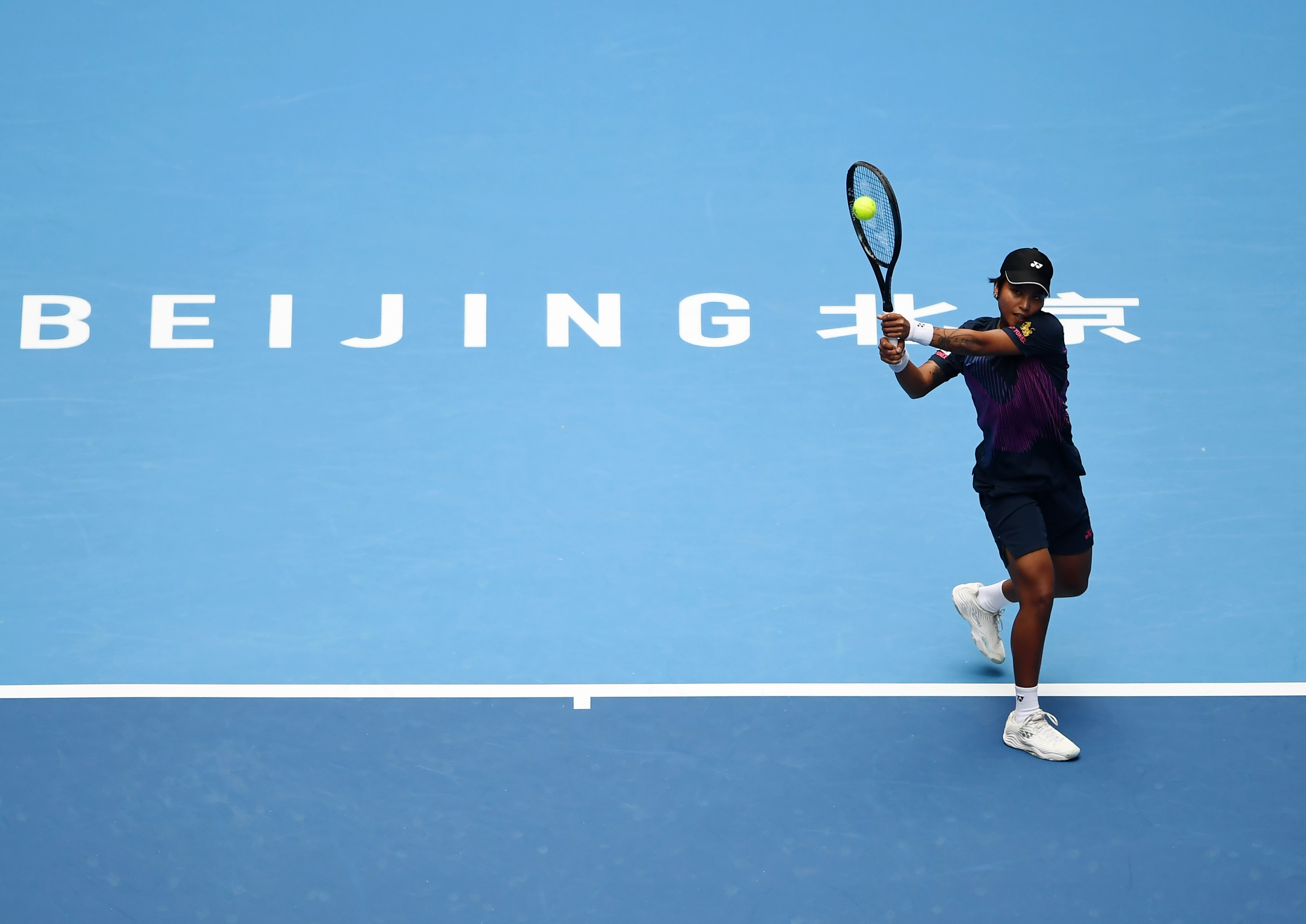 爱体育官方网站-网球选手发挥稳定取得胜利