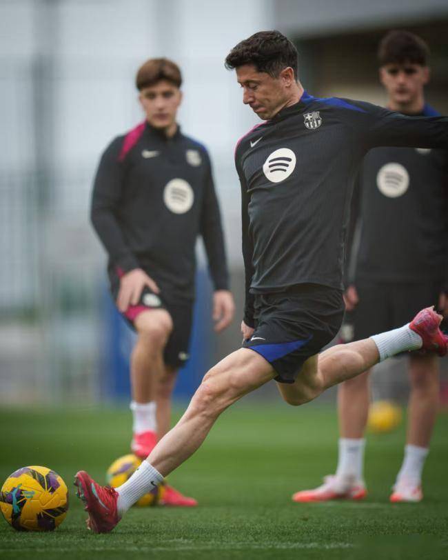 巴列卡诺客场铁桶阵型，稳固防守取胜