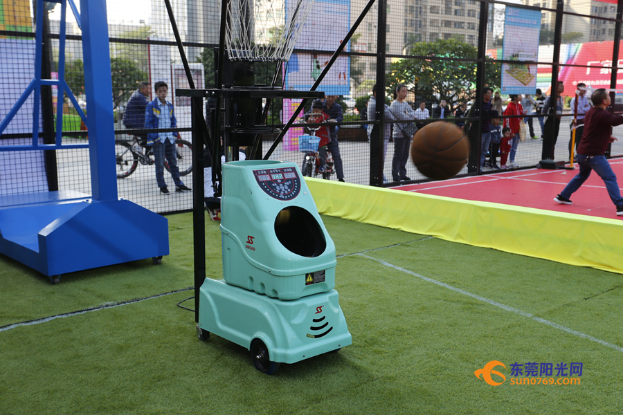 爱体育-篮球智能科技装备齐全，智能运动助手开启时尚健康新生活