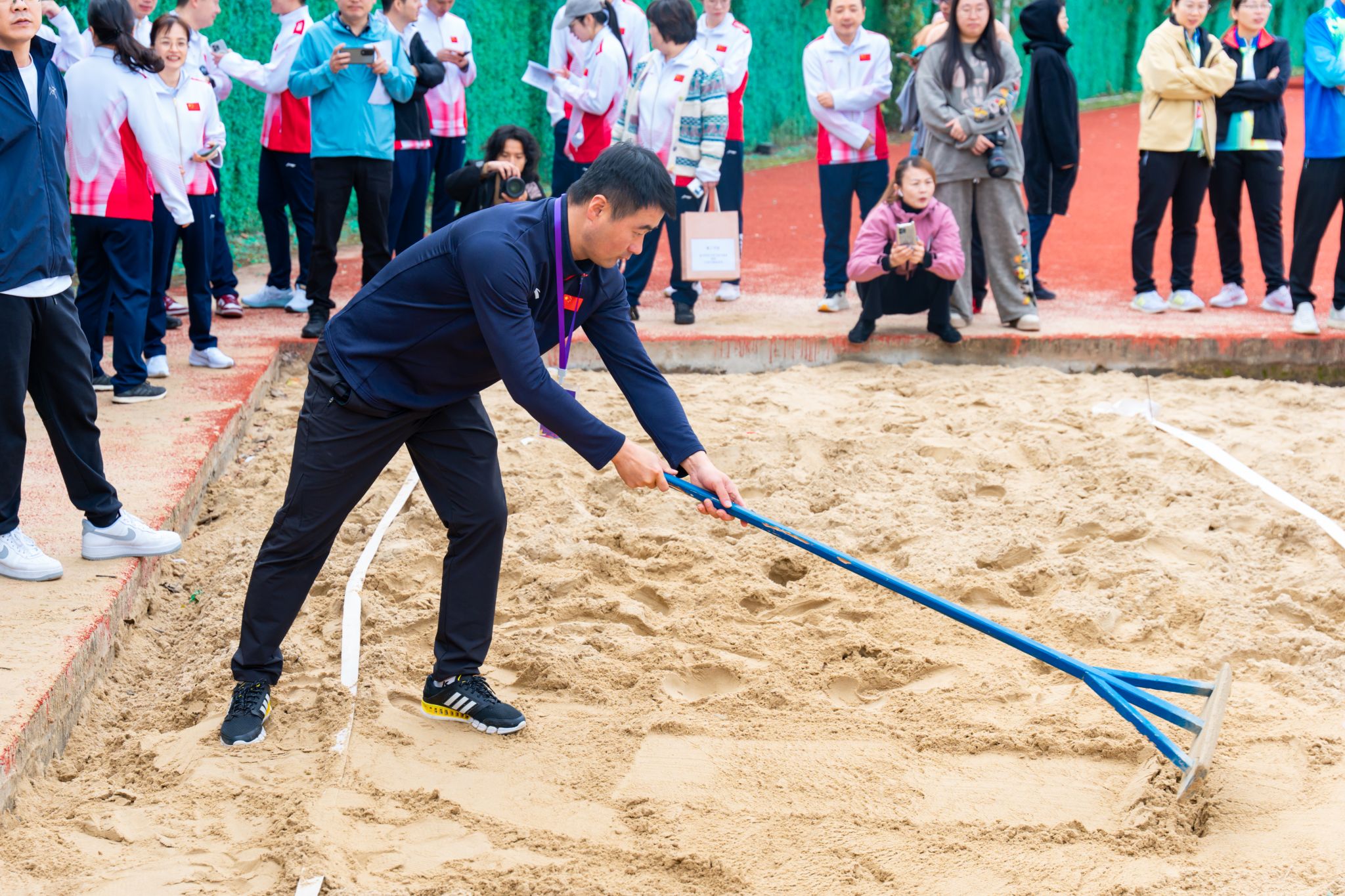 比赛紧张激烈，裁判工作备受考验