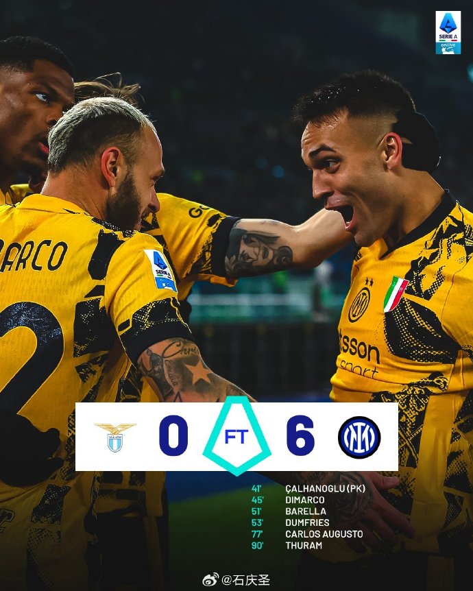 爱体育官方网站-米兰国际球迷手持标语支持球队，场面壮观