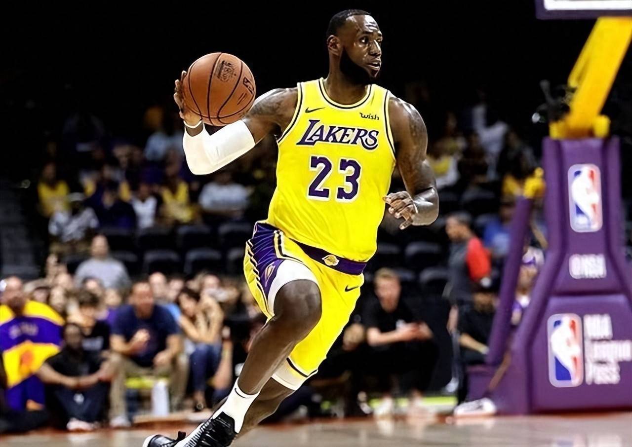 爱体育官网-詹皇砍下25+10，湖人轻取活塞结束两连败