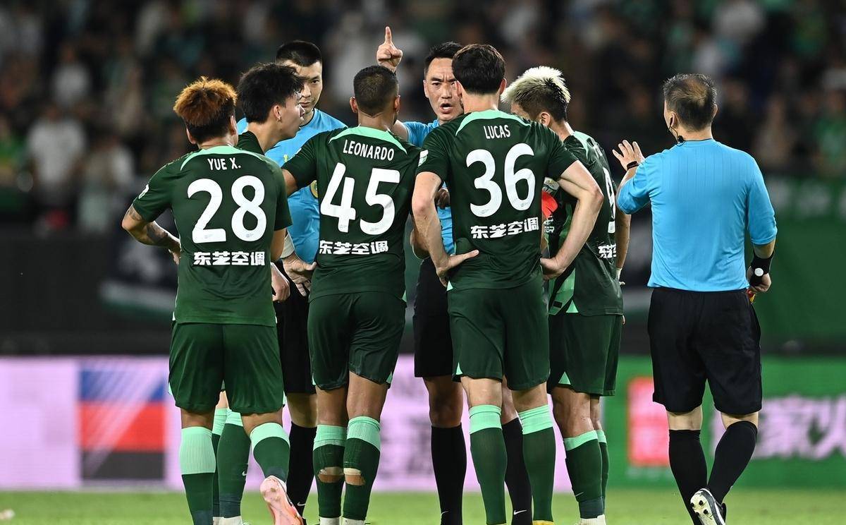 青岛杨海绝杀夺胜，暂时摆脱中超降级区