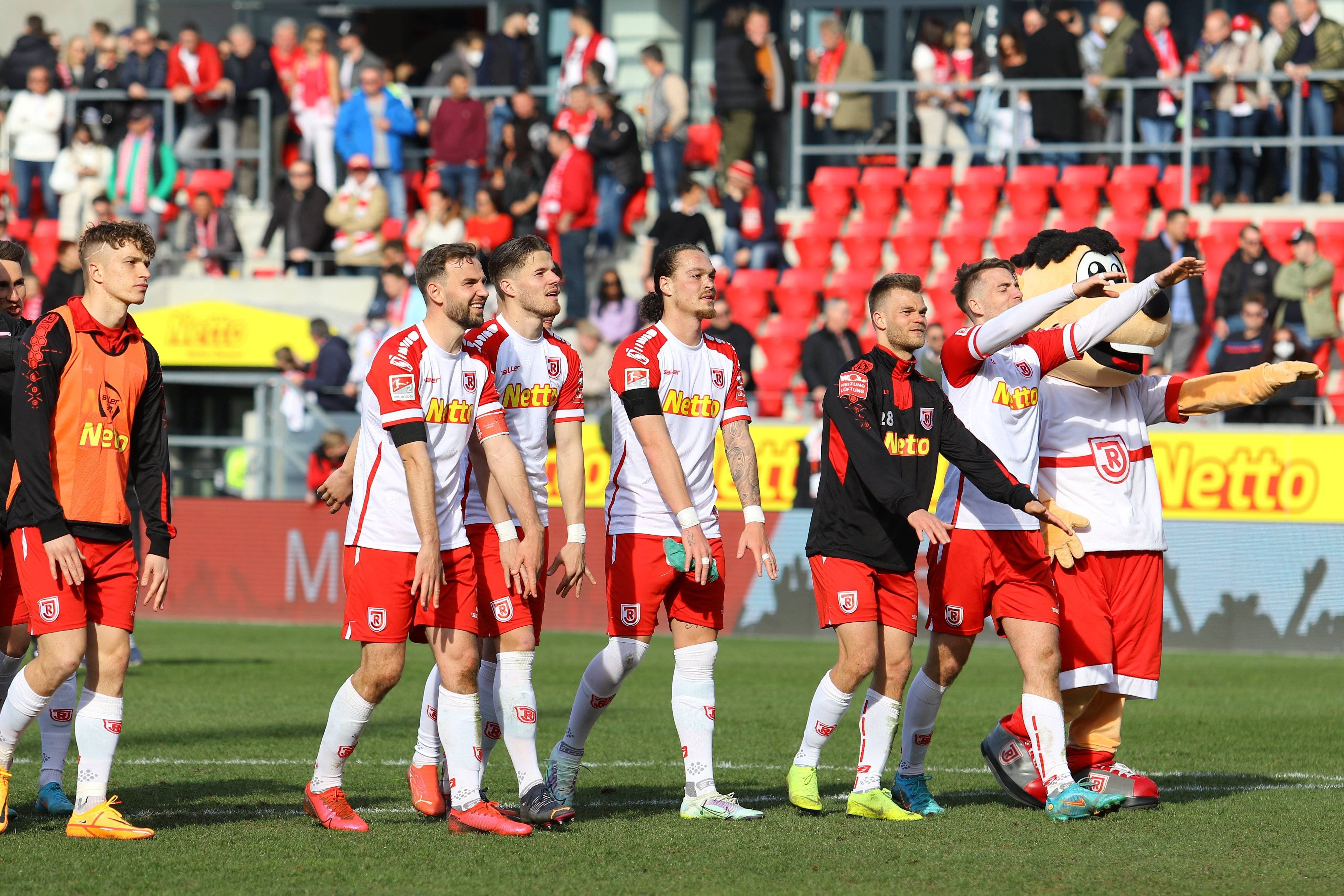 狼堡主场击败对手，德甲崭露头角